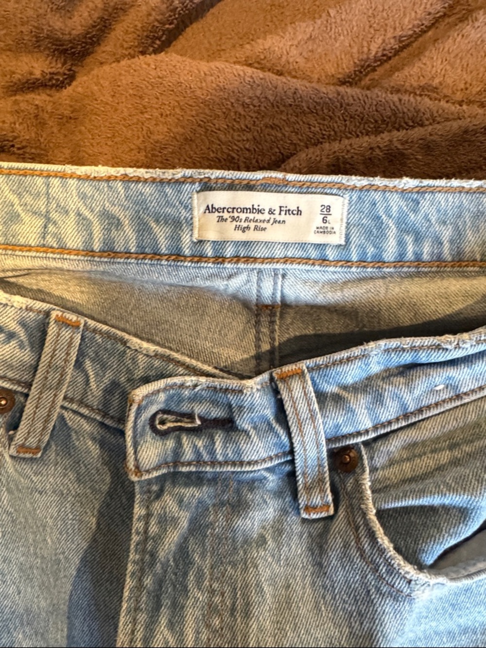 Abercrombie & Fitch The 90s Relaxed Jean High Rise - Picture 2 of 5